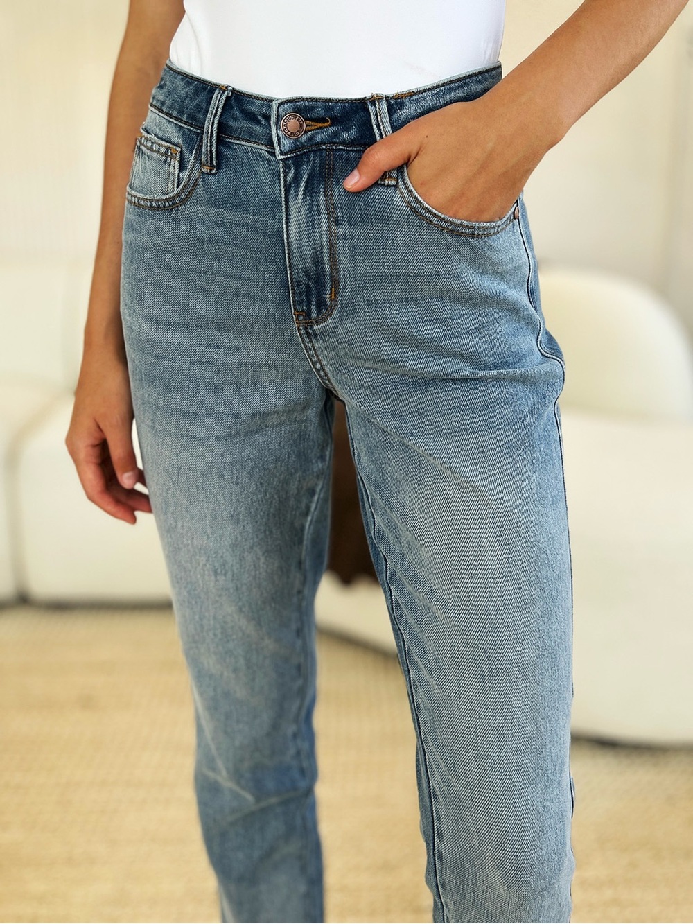 Judy Blue Washed Blue Ankle Crop Mom Jeans A3 - Picture 4 of 10
